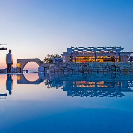 Contaratos 4* Naousa (Paros)