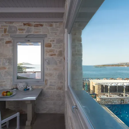 Contaratos מלון נאוסה