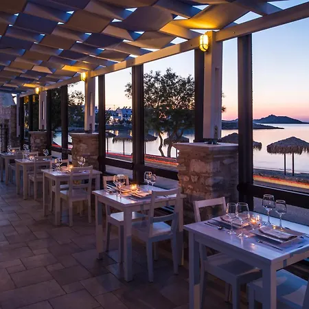 Contaratos מלון נאוסה