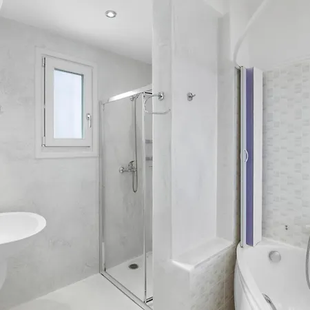Ξενοδοχείο Contaratos 4*