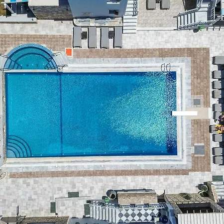 Contaratos Νάουσα