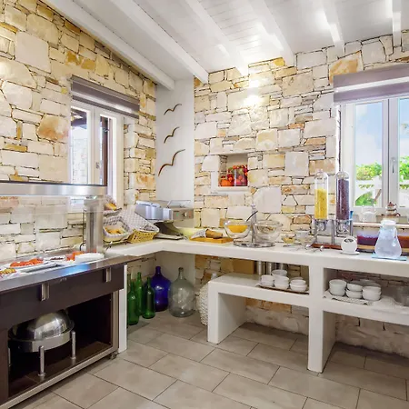 Ξενοδοχείο Contaratos 4*