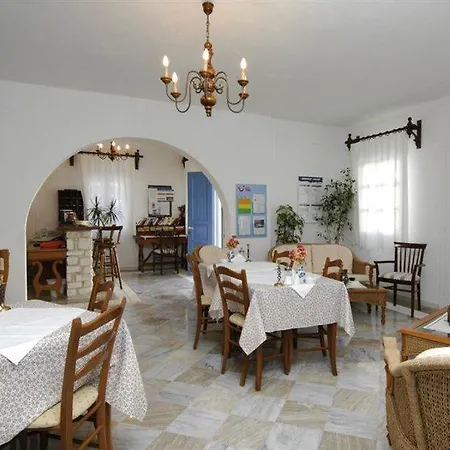 Contaratos מלון נאוסה