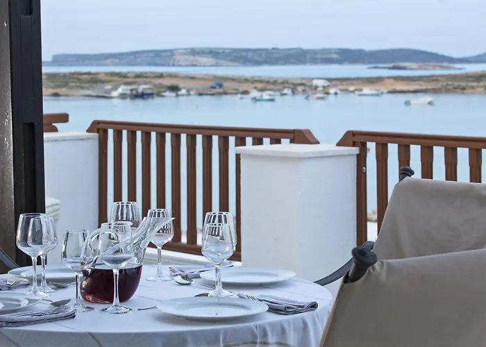 Contaratos 4* Naousa (Paros)