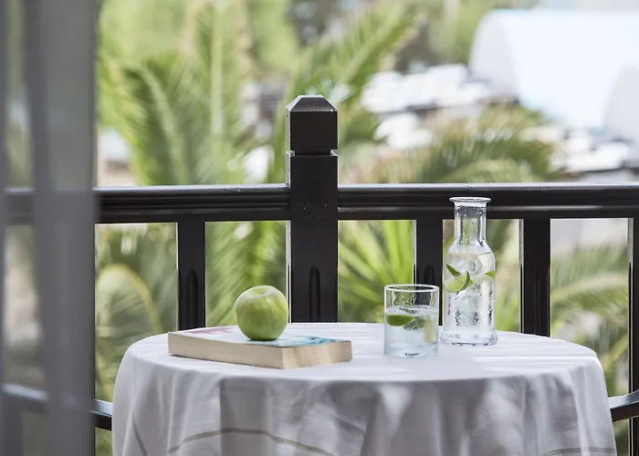 Hotel Contaratos Naousa (Paros)