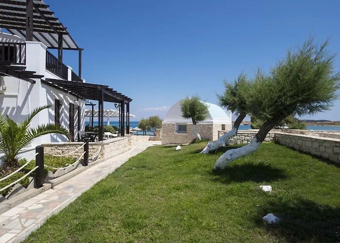 Contaratos Hotel Naousa (Paros)