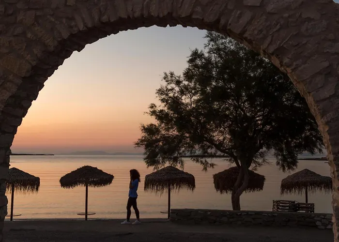 Contaratos Hotel Naousa (Paros)